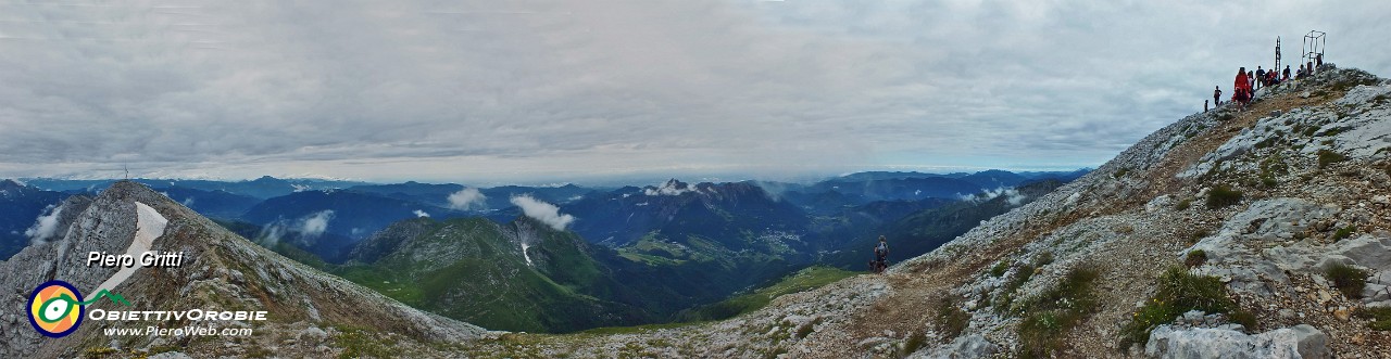 53 Panoramica dal Pizzo Arera verso sud.jpg